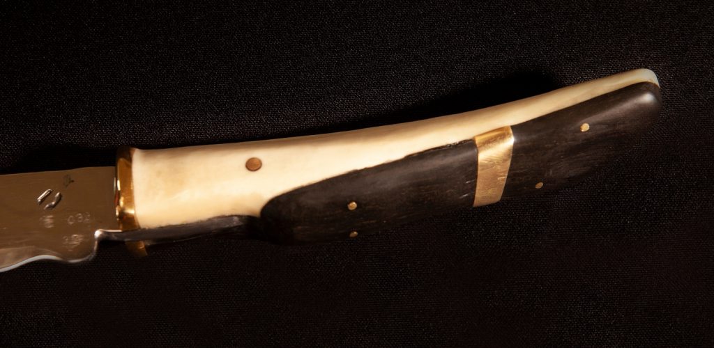 Handle wagyu bone and ebony, with brass rivets